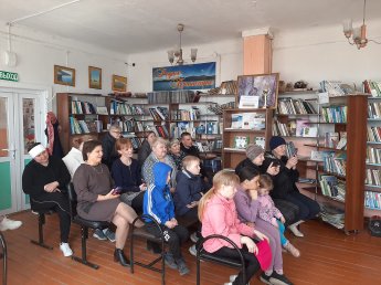 Акция единого дня чтения вслух прошла в Ангарской сельской библиотеке