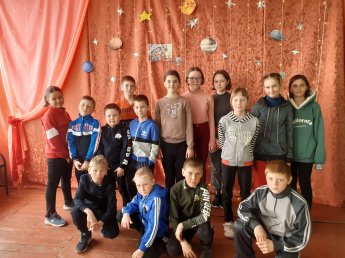 12 апреля Ангарский ДК провел конкурсно-игровую программу для детей  "Все к звездам"